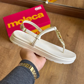 Sandália Moleca Detalhe Dourado de Folha