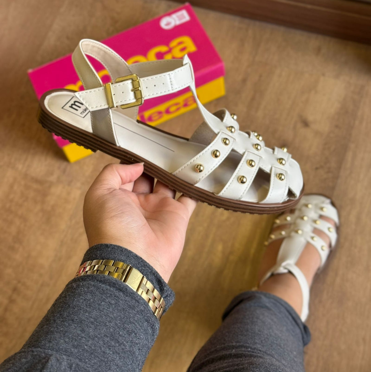 Sandália Moleca Rasteira Pedrinhas Douradas