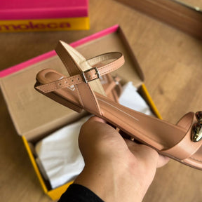 Sandália Moleca Rasteira Detalhe Circular Dourado