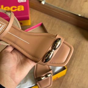 Sandália Moleca Rasteira Detalhe Circular Dourado