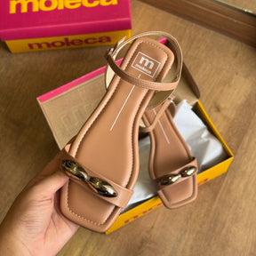 Sandália Moleca Rasteira Detalhe Circular Dourado