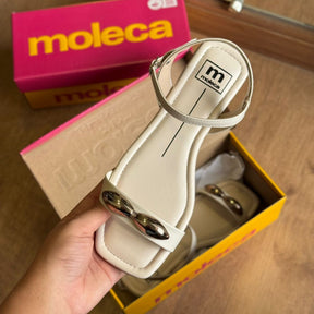 Sandália Moleca Rasteira Detalhe Circular Dourado