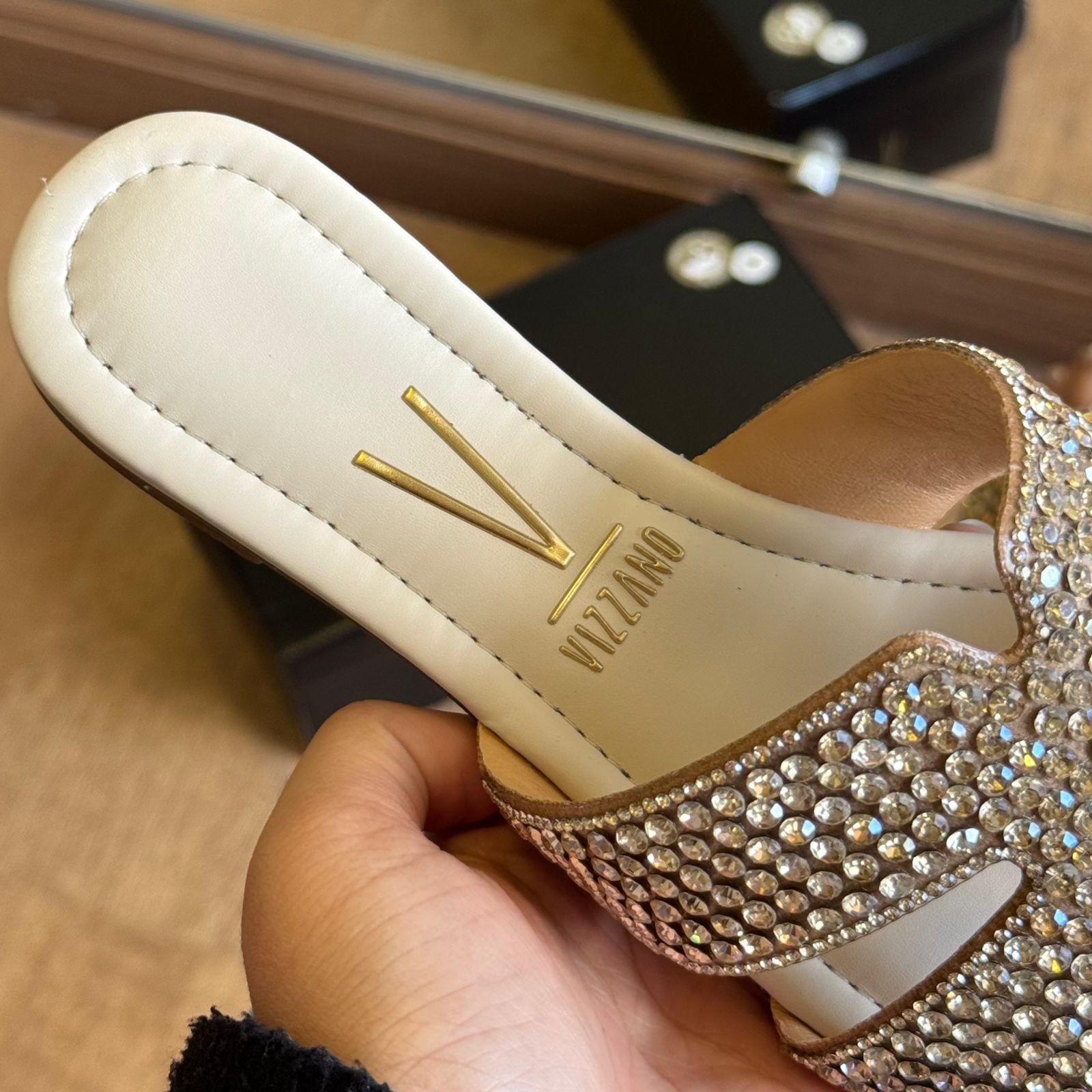 Sandália Rasteira Cravejada Vizzano (Oferta de Atualização de estoque)