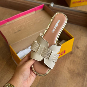 Sandália Moleca Rasteira Brilhosa