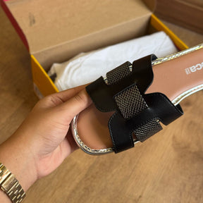 Sandália Moleca Rasteira Brilhosa