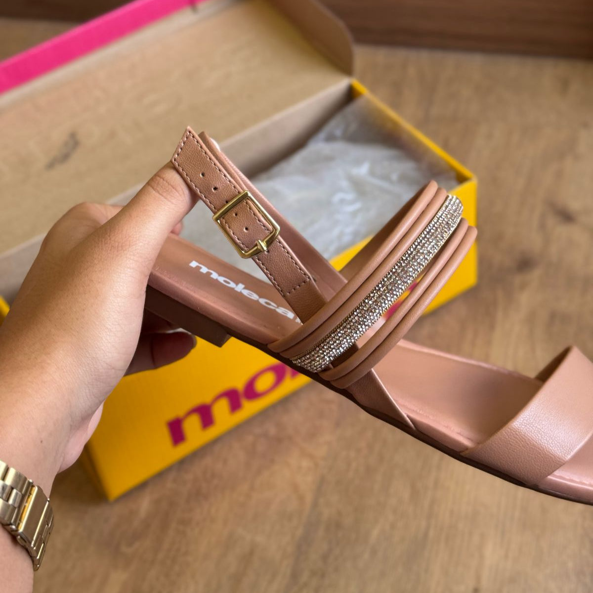 Sandália Moleca Tira Brilhosa