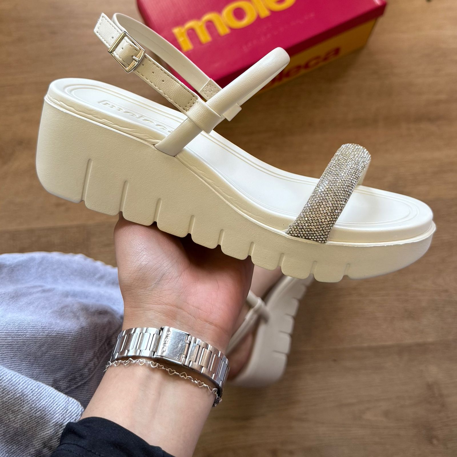 Sandália Moleca Plataforma Tira em Strass