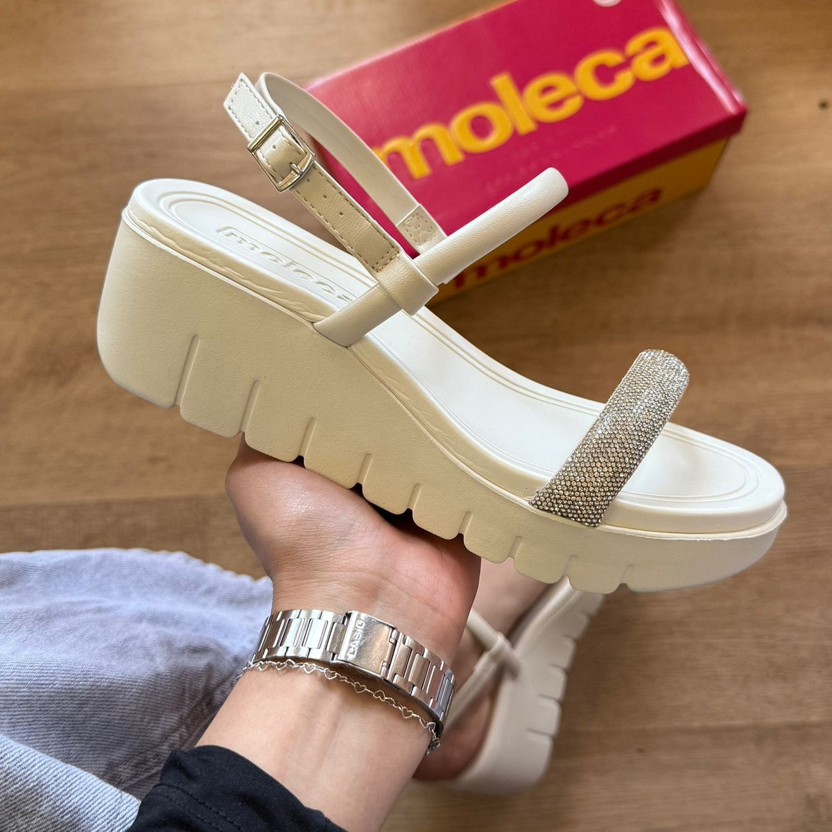 Sandália Moleca Plataforma Tira em Strass