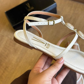 Sandália Vizzano Rasteiras Adornos nas Tiras