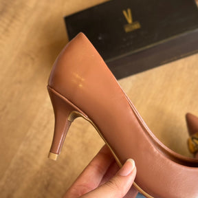 Scarpin Vizzano Bico Fino Detalhe Dourado