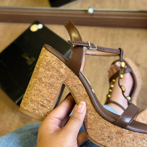 Sandália Vizzano Salto Bloco Detalhe Dourado nas Tiras